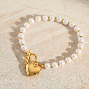 Elegant Gold and White Pearls Heart Charm Bracelet